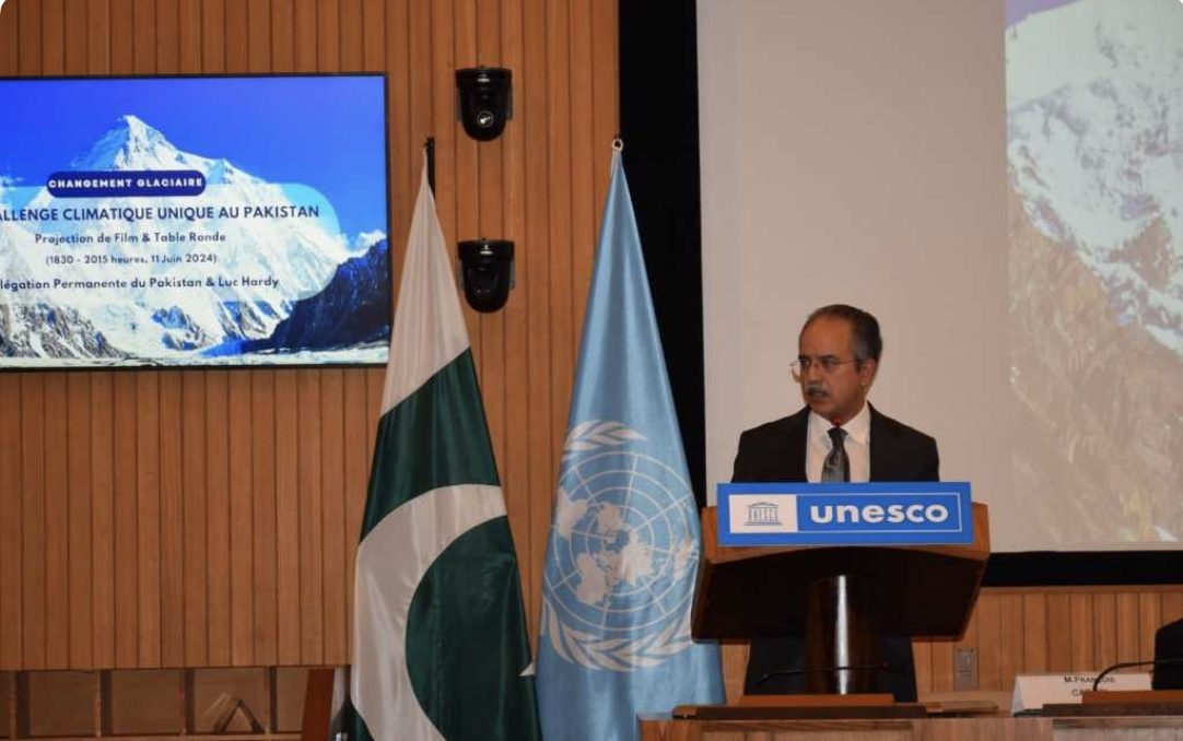 Grand event at UNESCO Headquarters Paris, focusing on climate change and glacial melting co-hosted by Ambassador Asim Iftikhar Ahmad & Luc Hardy explorer, environmentalist, filmmaker & entrepreneur. Premier screening of film "Ice Giants: Discovering the Karakorum" followed by a panel discussion with top names in the field - Valerie Masson-Delmotte, paleoclimatologist, Patrick Wagnon, glaciologist, Fanny Brun, glaciologist with Luc Hardy and animated by François Carrel. A full house comprising diplomats, researchers, academicians, think tanks, environmentalists media and general public engrossed by the captivating documentary and discussion with experts - creating greater awareness about the global climate crisis, its impact on populations and ecosystems, and the urgency of collective action to address those challenges. Great projection of 🇵🇰 mighty mountains and glaciers (over 7000), beauty and splendor of the region, and its leading role in global climate discourse The Pakistan Times 